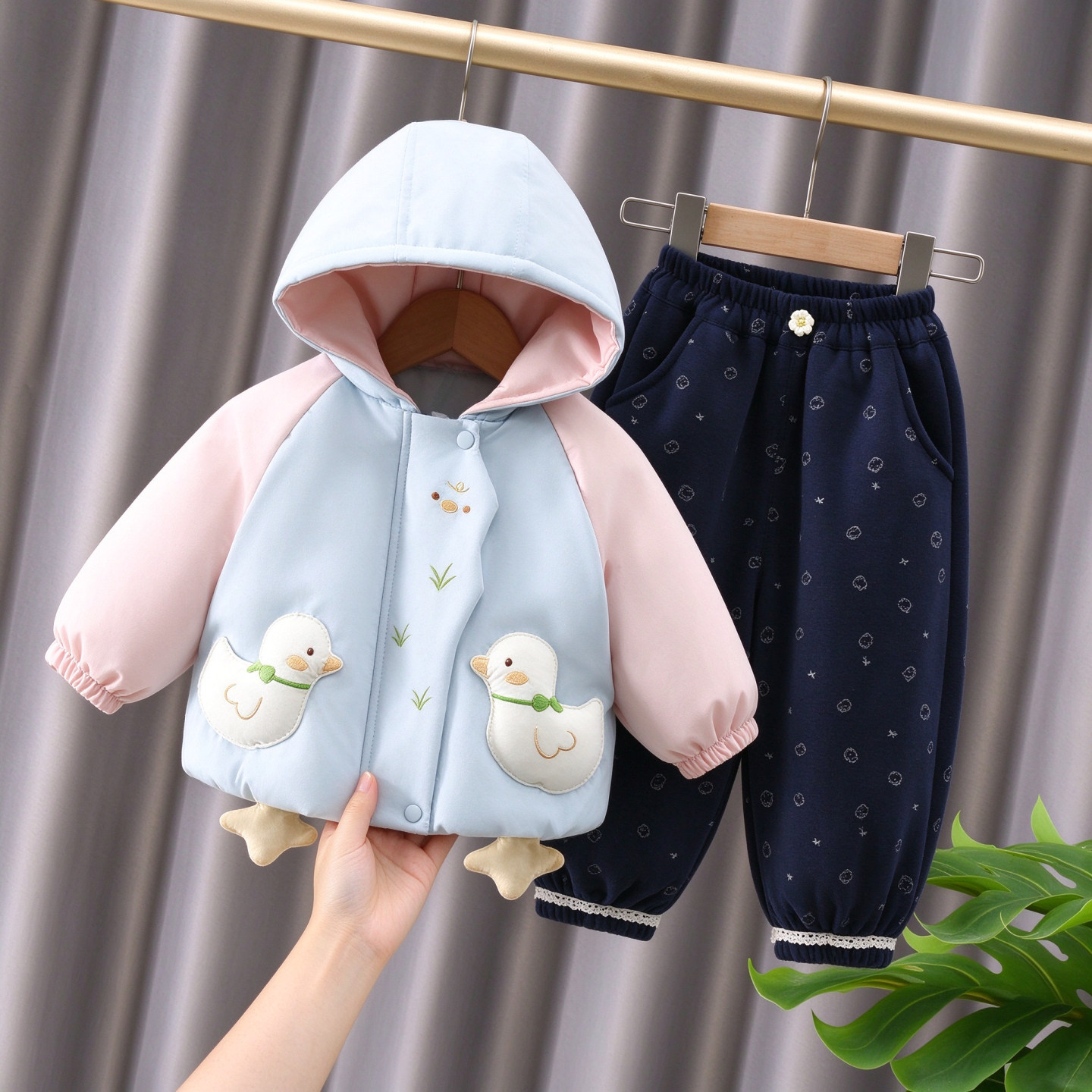 女童冬季小鸭子棉服套装