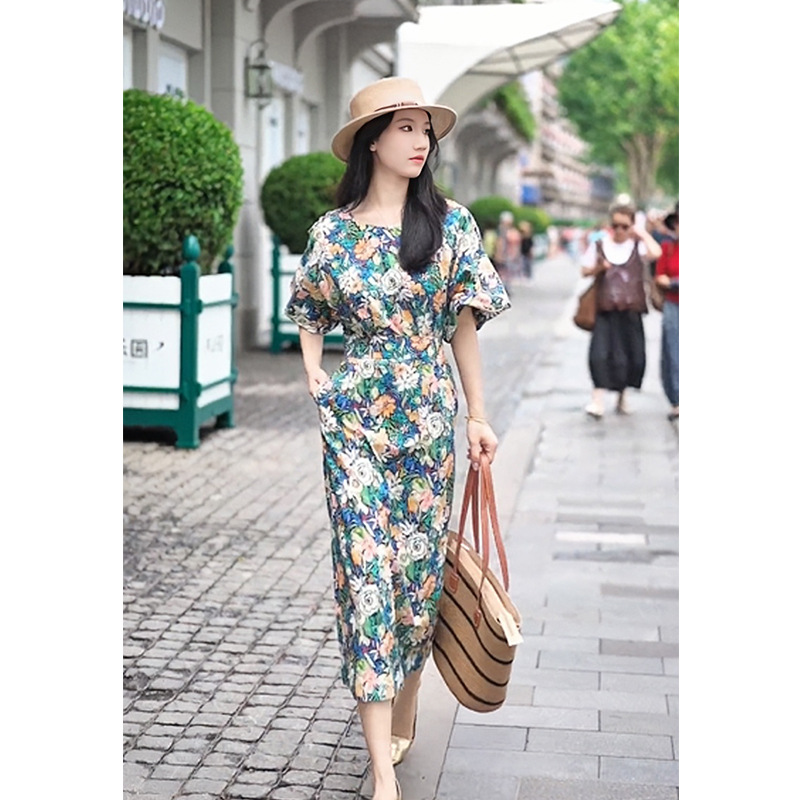 流行爆款裙子夏季2025新款别致绝美慵懒度假风印花收腰连衣裙7491