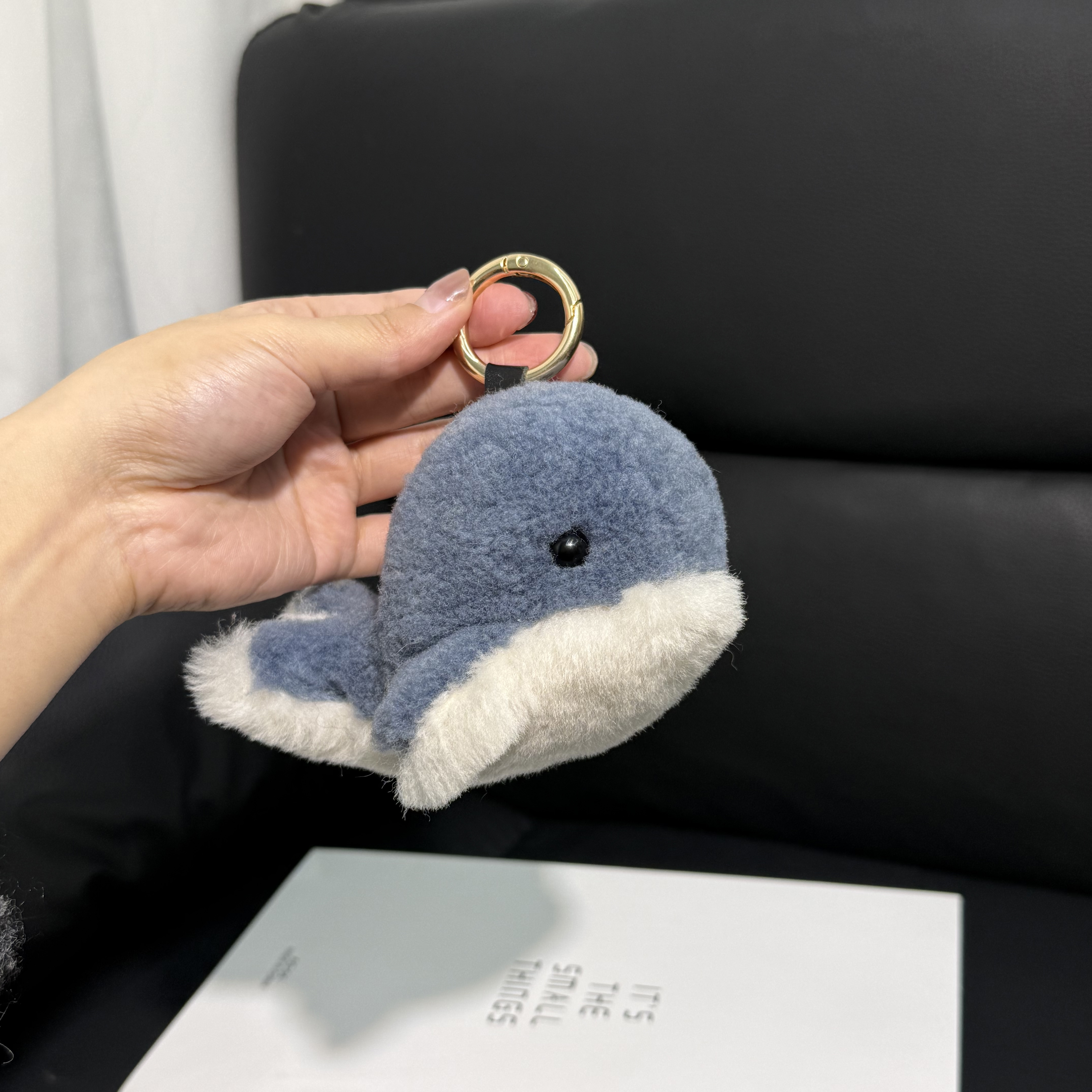 可爱小鲸鱼真羊毛小海豚汽车钥匙扣挂件毛绒公仔玩偶包包挂饰