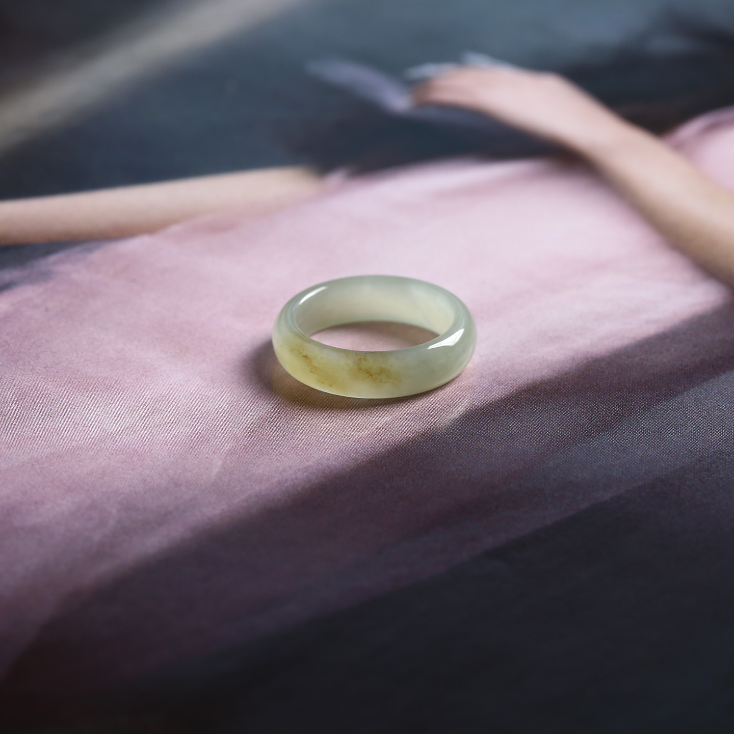 13号戒指 新疆和田玉糖料糖玉糖青玉泥鳅背圆弧素圈指环 463