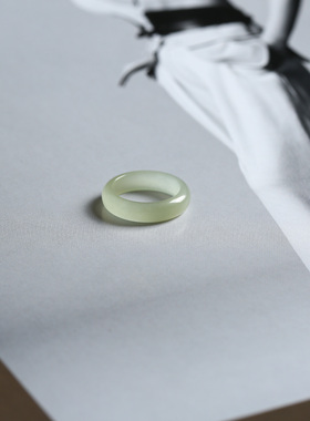 2号戒指 和田玉晴水青白窄条泥鳅背素圈指环 尾戒 9153