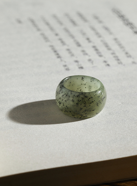 13号戒指 新疆和田玉若羌黄口点墨青花轮胎款指环 5641