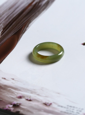 16号戒指 新疆和田玉青黄口糖黄玉泥鳅背圆弧素圈指环 383