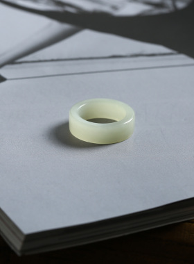 13号戒指 新疆和田玉青白中宽直切款方口指环 2872