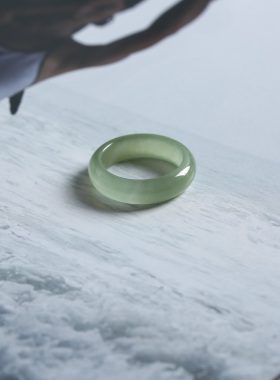 13号戒指 和田玉晴水青白泥鳅背素圈指环 9117