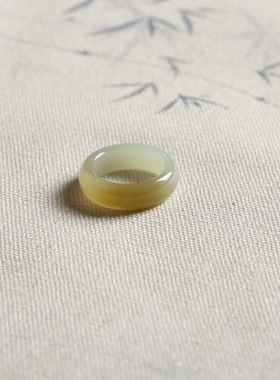 7号戒指 和田玉糖料泥鳅背圆弧素圈指环 9148