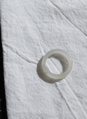 10号戒指 和田玉烟紫俏色圆弧指环 6831