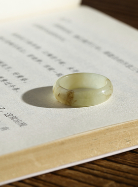 20号戒指 新疆和田玉糖玉唐草纹泥鳅背圆弧素圈指环 1999