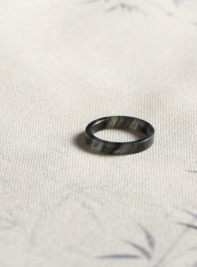 16号戒指 新疆和田玉青花青花籽料 籽玉窄条直切款方口指环 3229