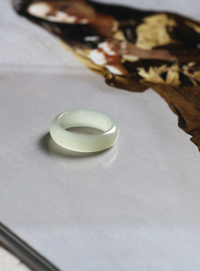 12号戒指 和田玉晴水青白泥鳅背圆弧素圈指环 1625