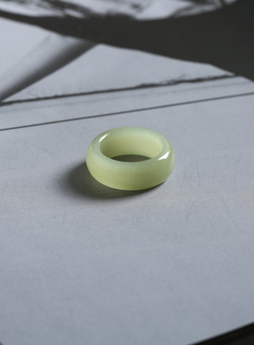 10号戒指 和田玉青黄口中宽圆弧素圈指环 2884