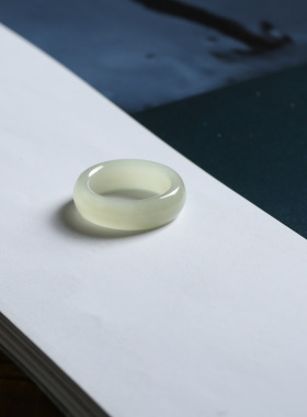 11号戒指 和田玉糖料糖玉糖白泥鳅背圆弧素圈指环 2887
