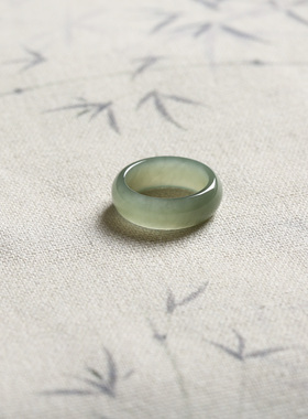 7号戒指 和田玉晴水青白小尺码圆弧素圈指环 尾戒 3201