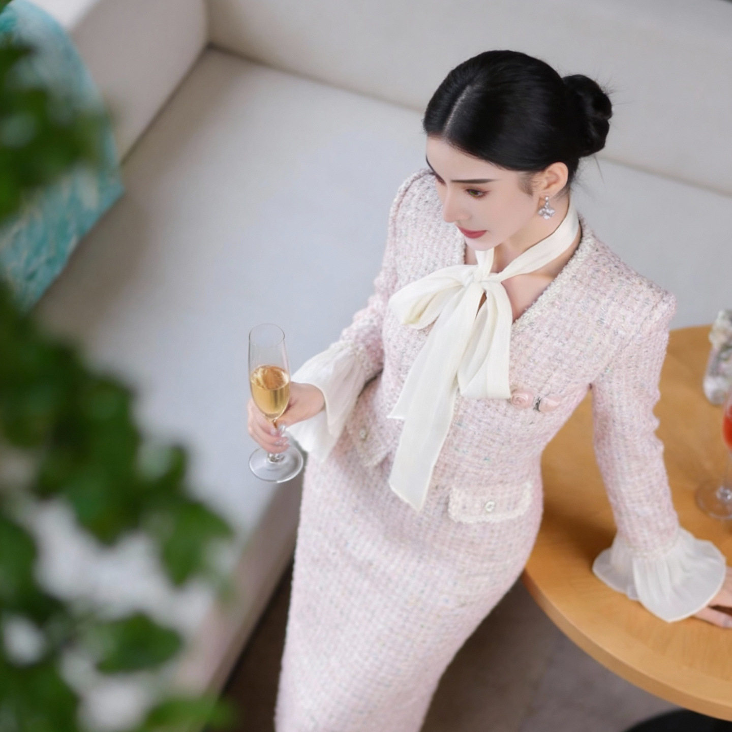 小香风粗花呢V领花朵飘带裙