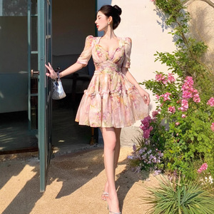 夏季新款法式设计感方领收腰显高仙女蓬蓬印花连衣裙