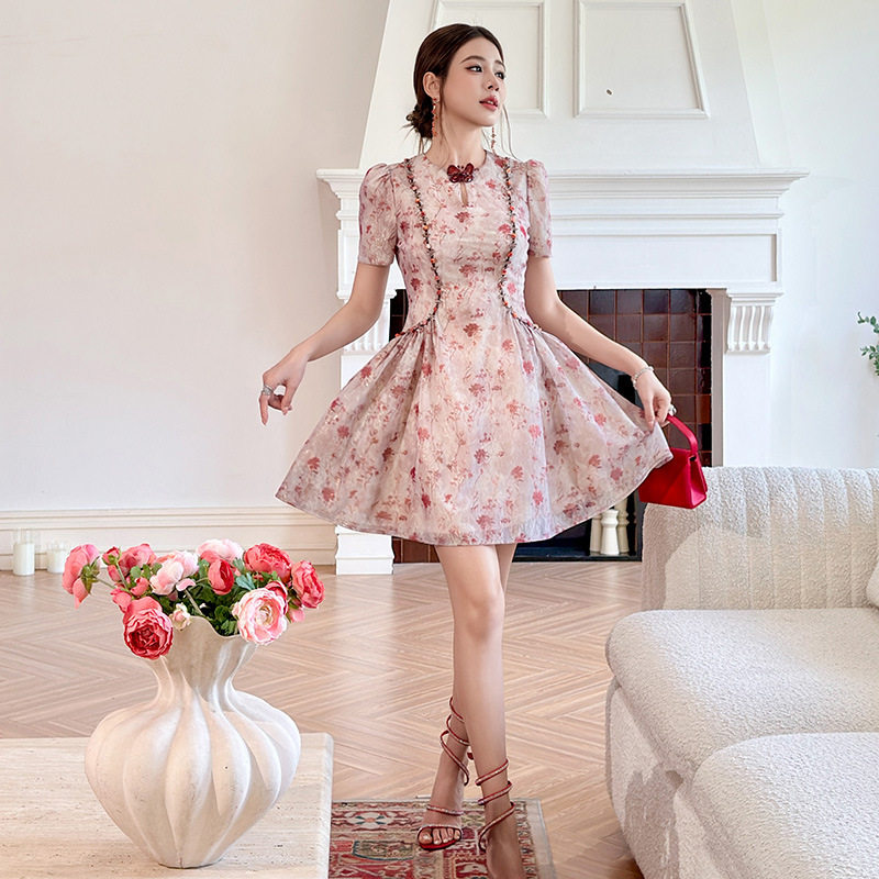 2026早秋新款法式浪漫蝴蝶结收腰蓬蓬碎花连衣裙名媛高雅贵气女装
