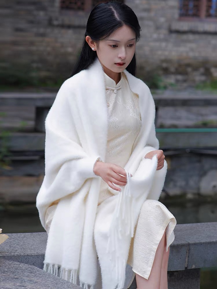 少女斗篷水貂绒披肩外套2025秋冬新款复古民国风配旗袍外搭白色