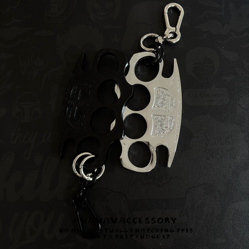 AVAVAVA复古朋克重工做旧指虎钥匙扣挂件潮流嘻哈街头质感包挂件