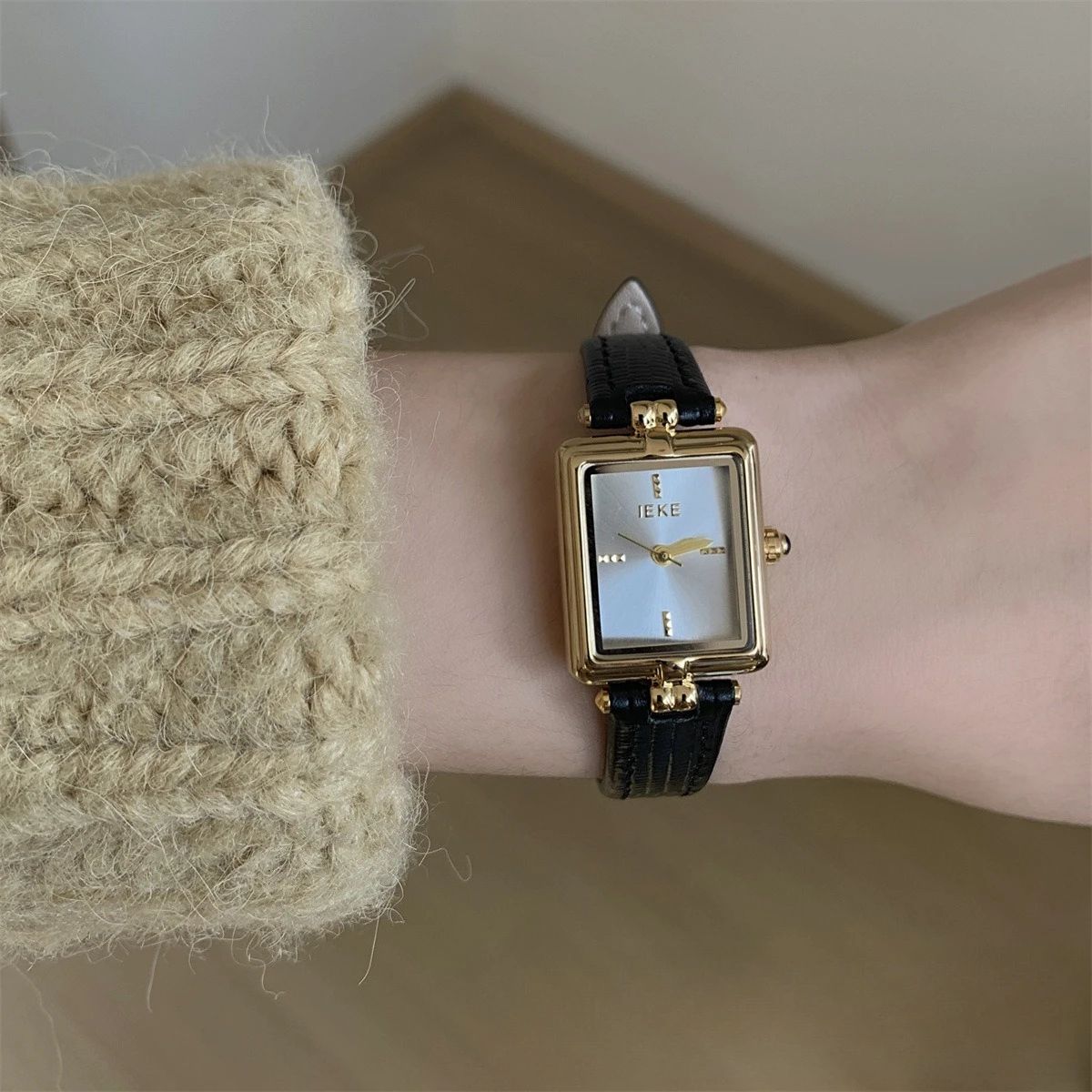 Ladies' Watch Elegant Square Luxury Belt Quartz Clock Women'