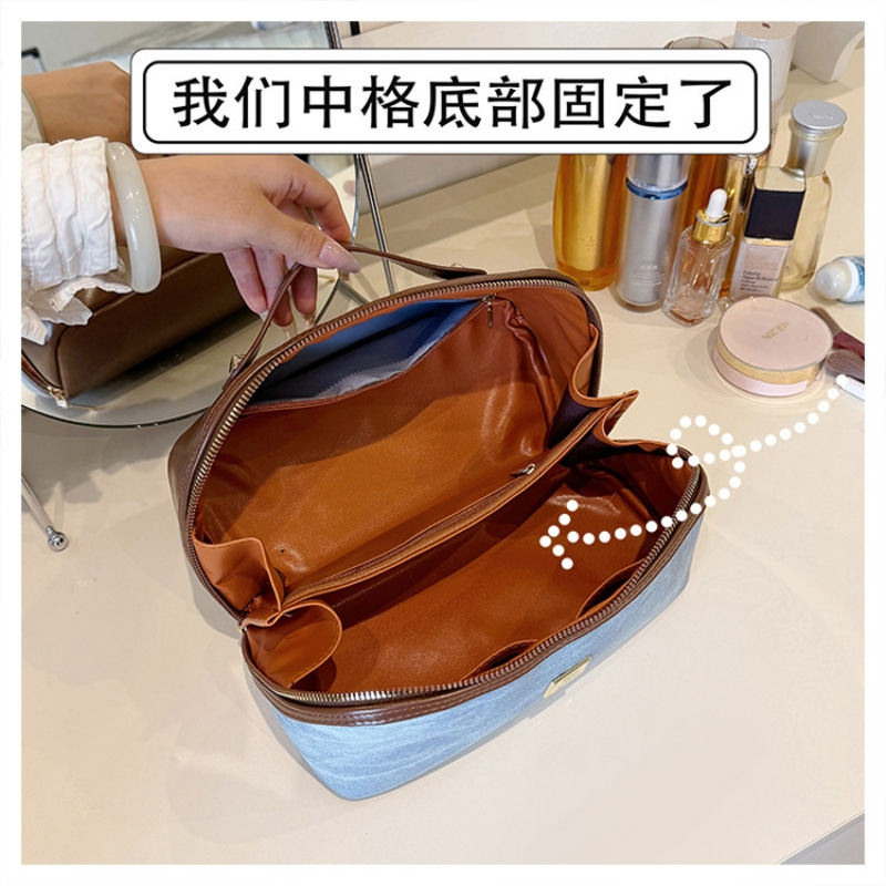 跨境专供新款网红化妆包女风琴枕头包旅行大容量防水化妆品收纳包