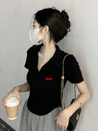 黑色polo衫纯棉短袖t恤女2025新款夏季小众设计感正肩V领短款上衣