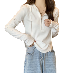 白色连帽长袖t恤女秋冬季小众独特别致设计感短款上衣内搭打底衫