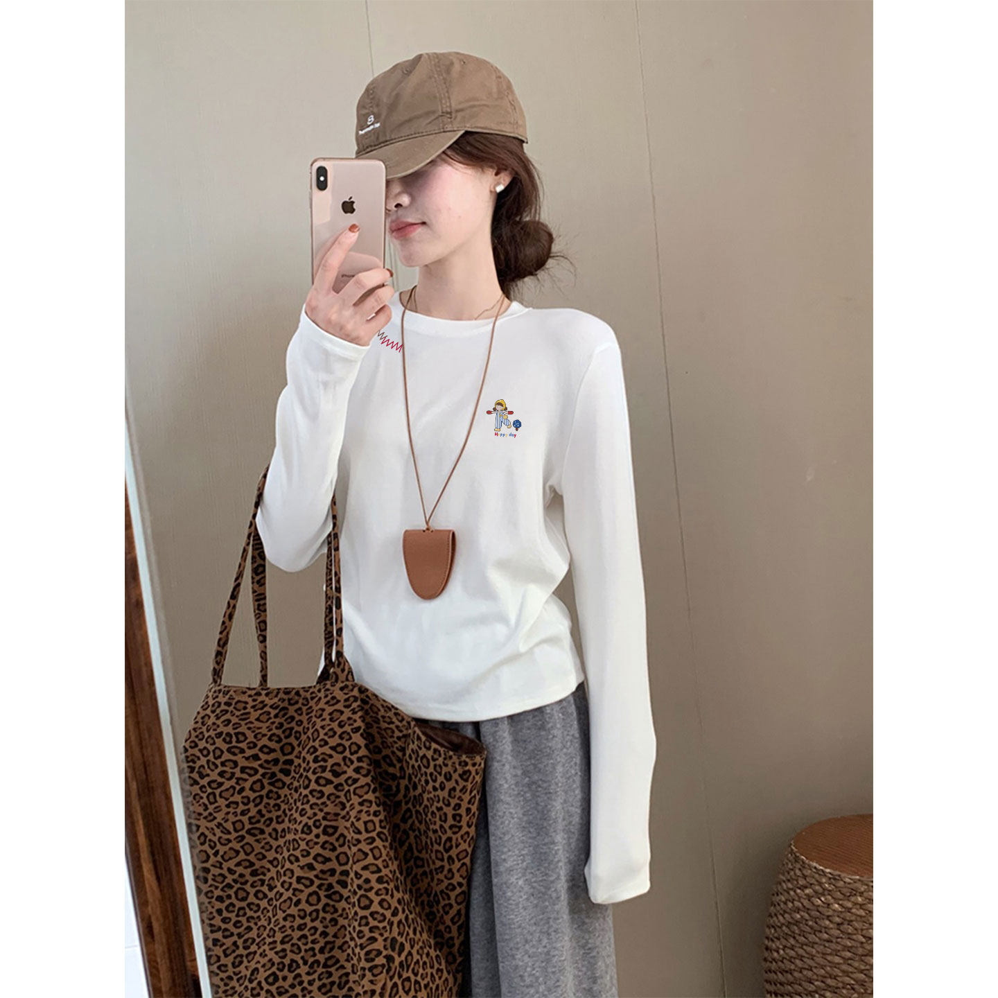 白色纯棉长袖t恤女装2025新款今年流行爆款秋冬季内搭打底衫上衣