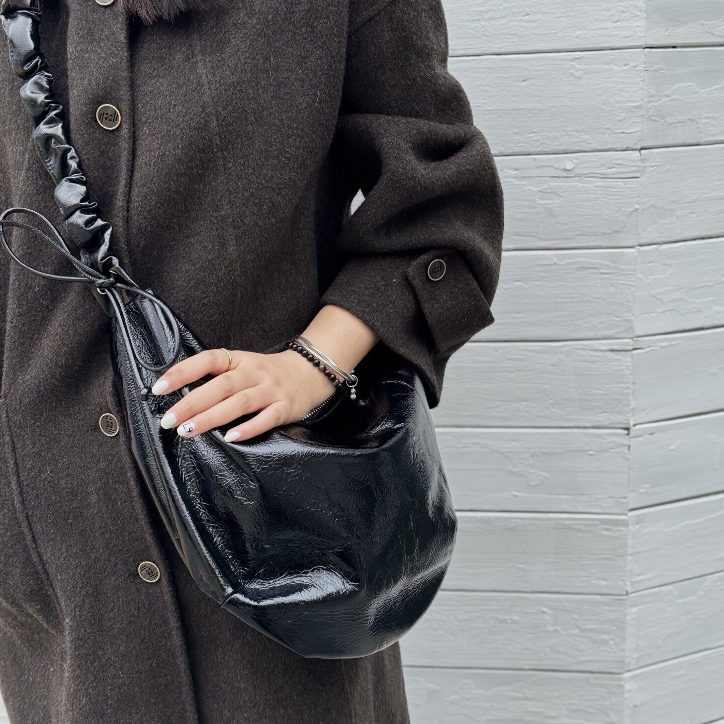 小众设计头层油拉牛皮饺子包简约大容量真皮褶皱通勤单肩斜挎包女