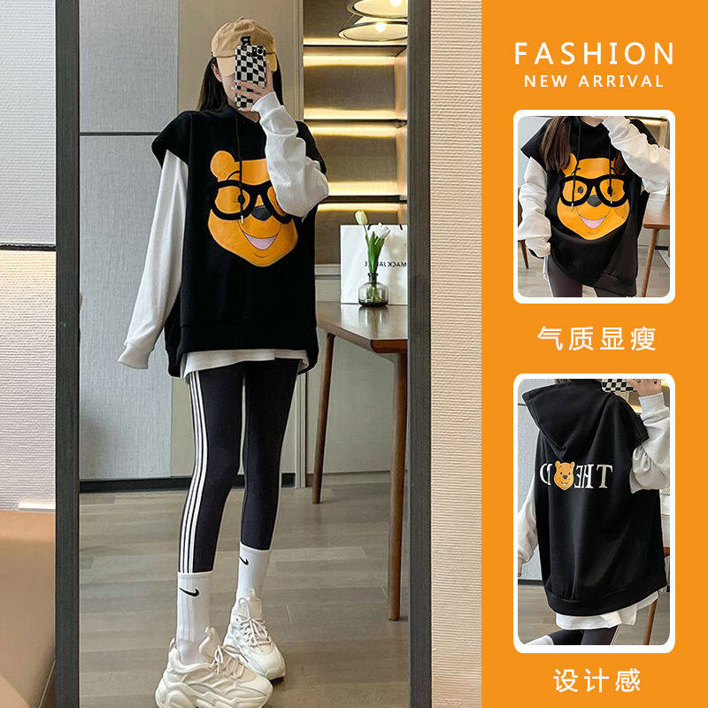 孕妇装秋季套装2022新款卡通小熊印花休闲连帽无袖卫衣+白T两件套
