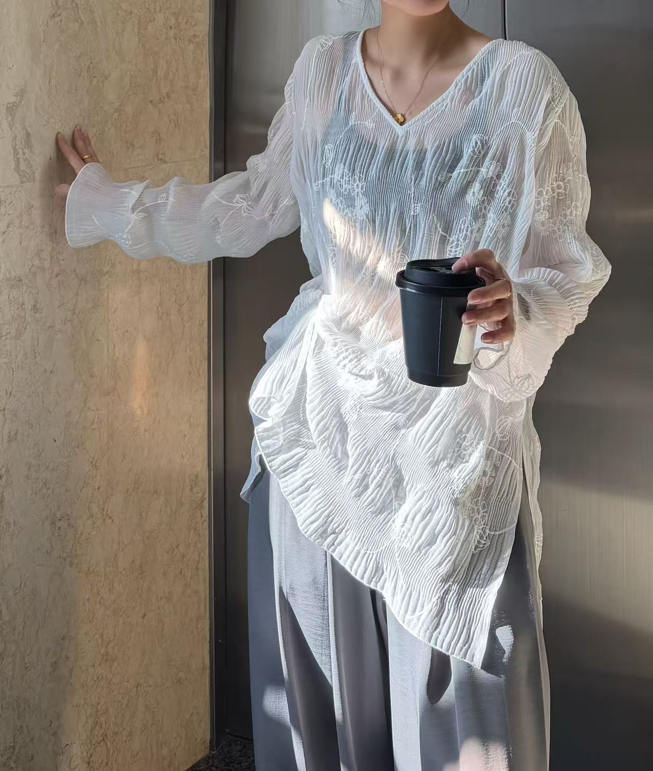MEETC.Z慵懒风V领提花薄款衬衫女2026夏季宽松百搭侧开叉上衣9873图片