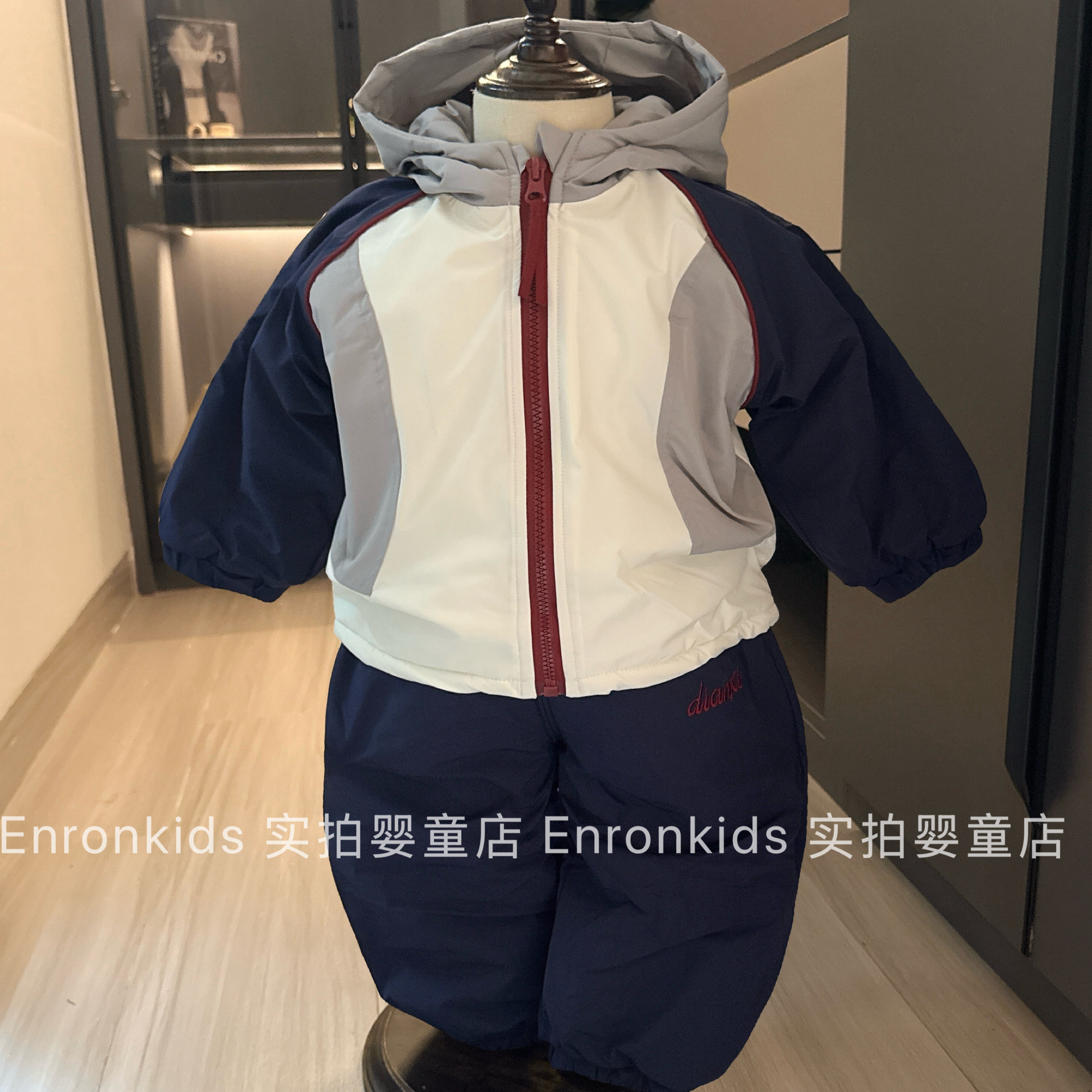 儿童夹棉冲锋衣2026秋冬新款男童撞色个性连帽风衣休闲防风两件套