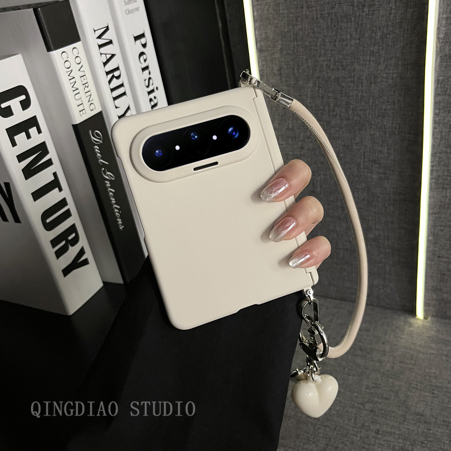 轻调 白色肤感磁吸爱心挂件手绳适用于华为Pura X Max手机壳全包新款purax典藏版折叠屏宝盒翻盖防摔硬保护套