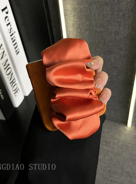 轻调 韩系橙色褶皱手腕带适用于荣耀MagicVFlip2手机壳新款Magic折叠屏V FLIP防摔肤感翻盖肤感保护套ins网红