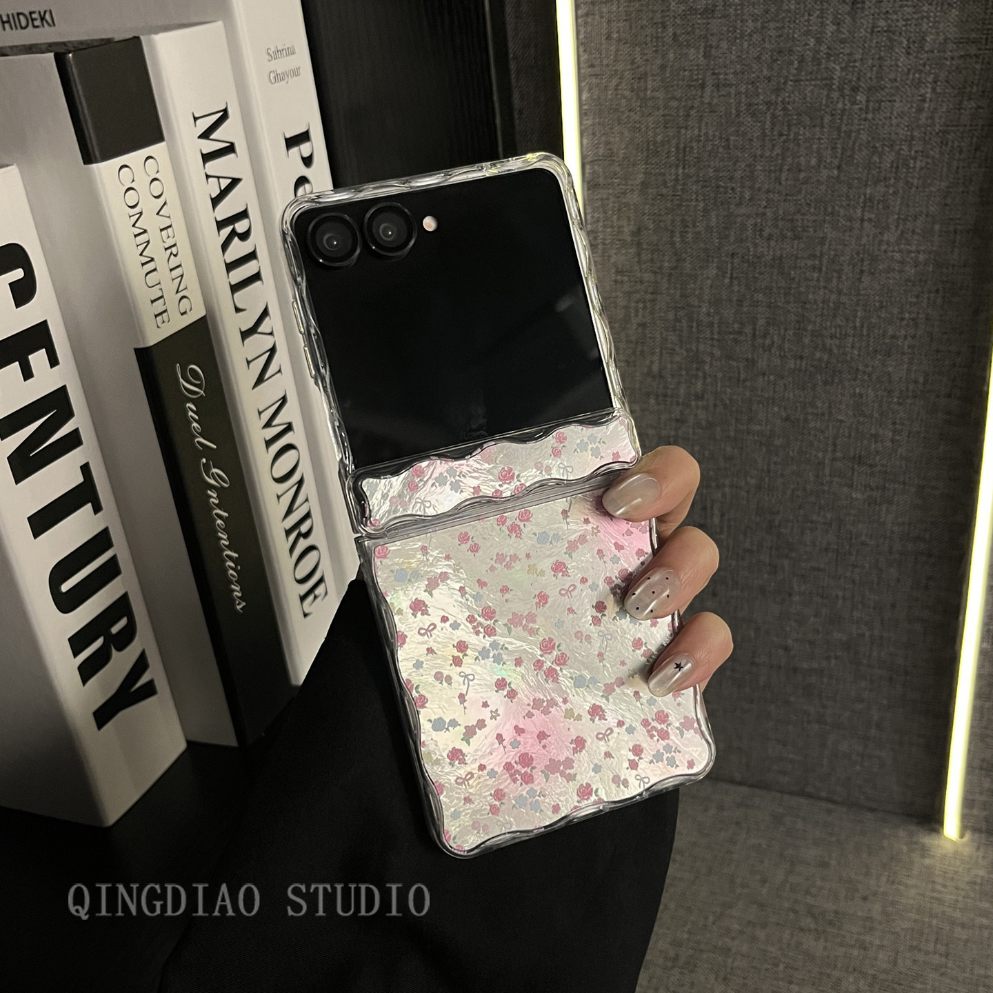 轻调 治愈玫瑰花蝴蝶结锡纸纹波浪边框适用三星zflip7/6/5/4/GalaxyW25Flip手机壳新款折叠屏翻盖防摔保护套