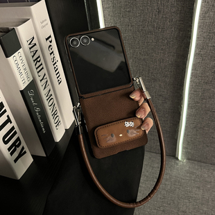 ins复古风棕月坑纹猫咪支架手提适用于三星zflip7 GalaxyW25Flip手机壳新款 折叠屏翻盖防摔保护套 轻调