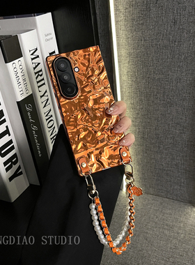 轻调 小众奢华电镀褶皱橙色珍珠山茶花手提链适用于三星zfold7/6Galaxy Z W25/24手机壳新款折叠屏翻盖防摔