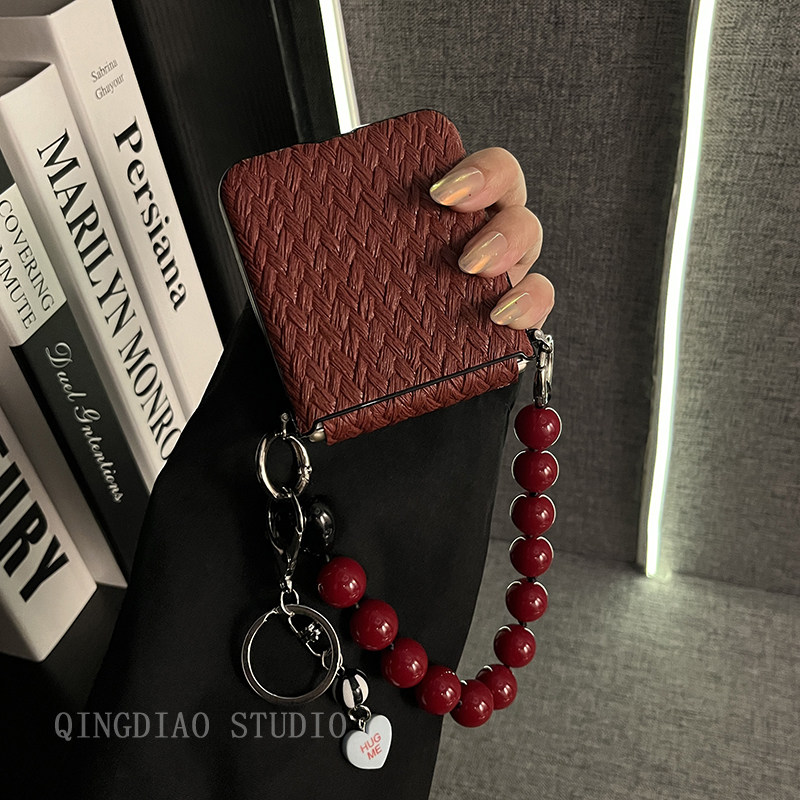 轻调 温柔ins暗红色草席纹串珠手提链适用于小米MIX Flip