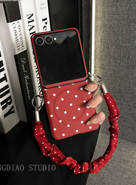 轻调 新春风高档磁吸红白波点手提绳适用于三星zflip7/6/5/4/GalaxyW25Flip手机壳新款折叠屏翻盖防摔保护套