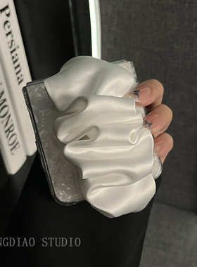 轻调 温柔ins风白色贝壳纹丝巾手腕带适用于荣耀MagicVFlip2手机壳新款Magic折叠屏V FLIP防摔肤感翻盖保护套