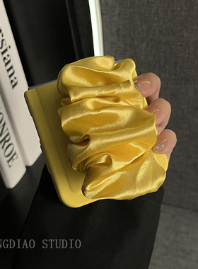 轻调 ins经典深黄色肤感罗马柱丝巾腕带适用于荣耀MagicVFlip2手机壳新款Magic折叠屏V FLIP防摔女翻盖保护套