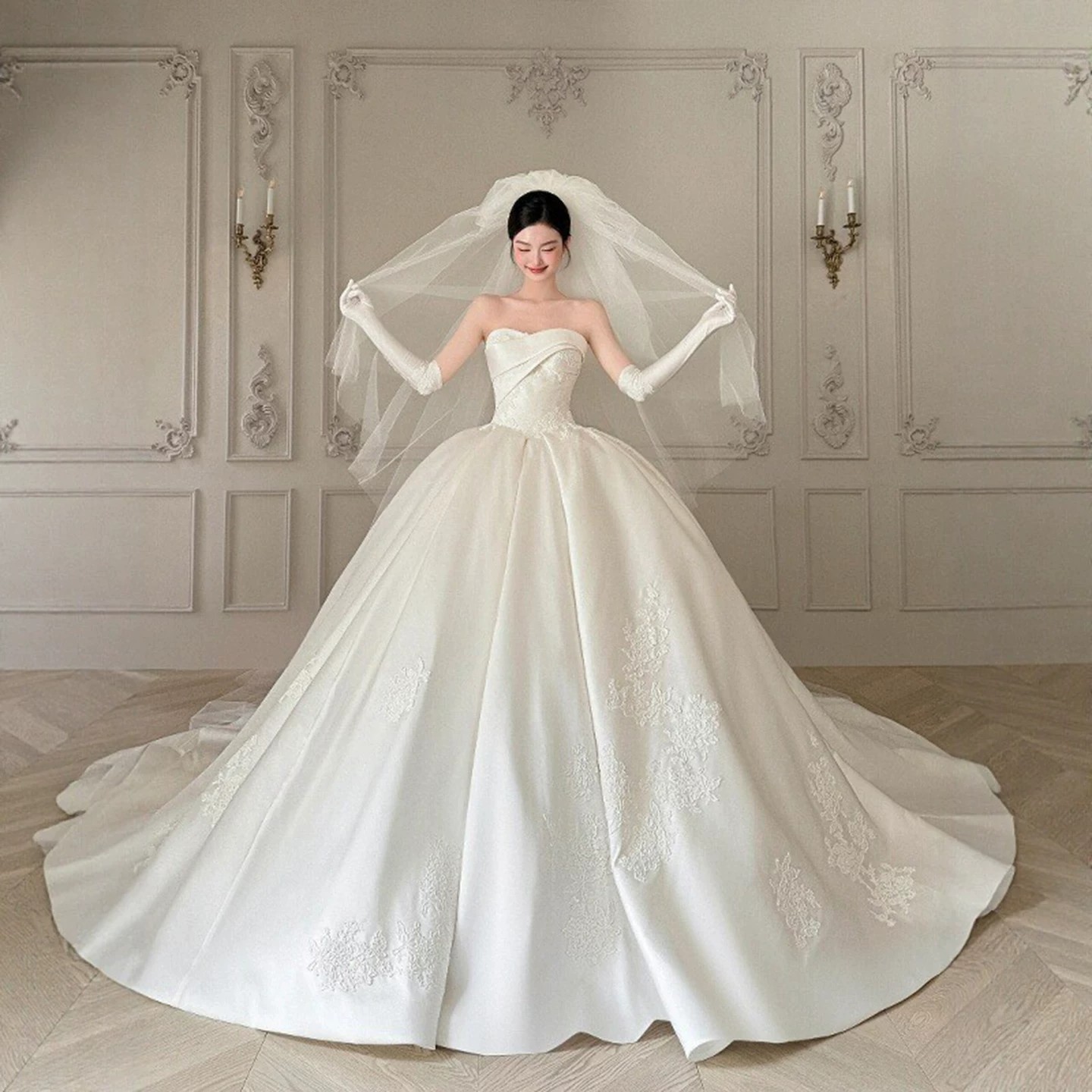 主婚纱礼服2026新款抹胸法式简约拖尾高级质感新娘缎面孕妇出门纱