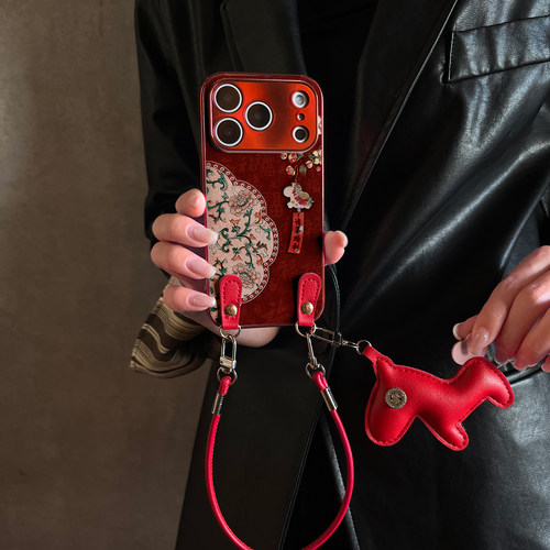 适用于苹果17promax手机壳带挂绳花纹福马iphone14/16pro套红色xs全包防摔斜跨15ultra套马年11新款xr女13PRO