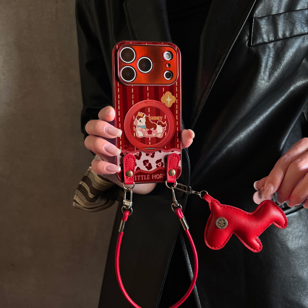 适用于苹果17promax手机壳带挂绳支架小马iphone14/16pro套红色xs全包防摔斜跨15ultra套马年11新xr女13PRO