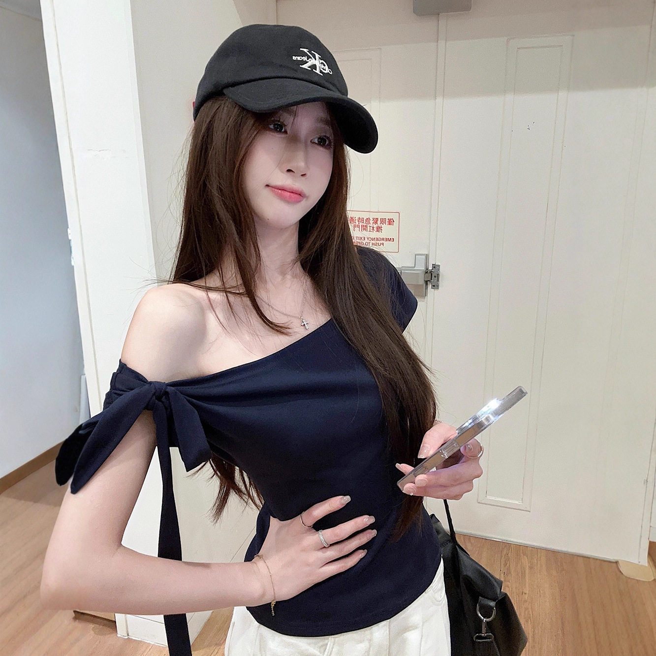 辣妹风绑带斜肩短袖T恤2026夏季新款显瘦修身气质短款学生上衣女