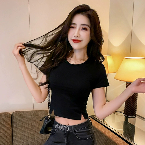 Черная короткая летняя сексуальная футболка, коллекция 2023, короткий рукав, высокая талия, облегающий крой