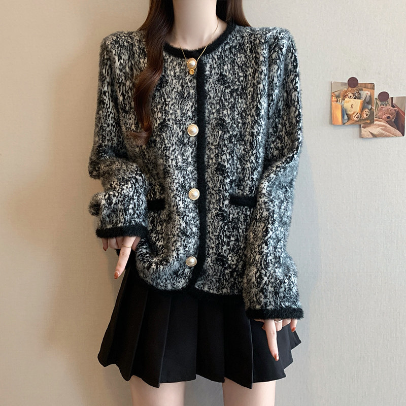 实拍2026新款大码时尚小香风圆领百搭仿水貂绒加厚针织外套