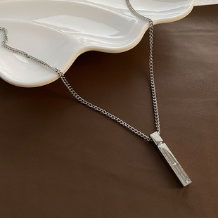 长款字母吊坠项链男款嘻哈潮流钛钢毛衣链高级感男生男士链子配饰