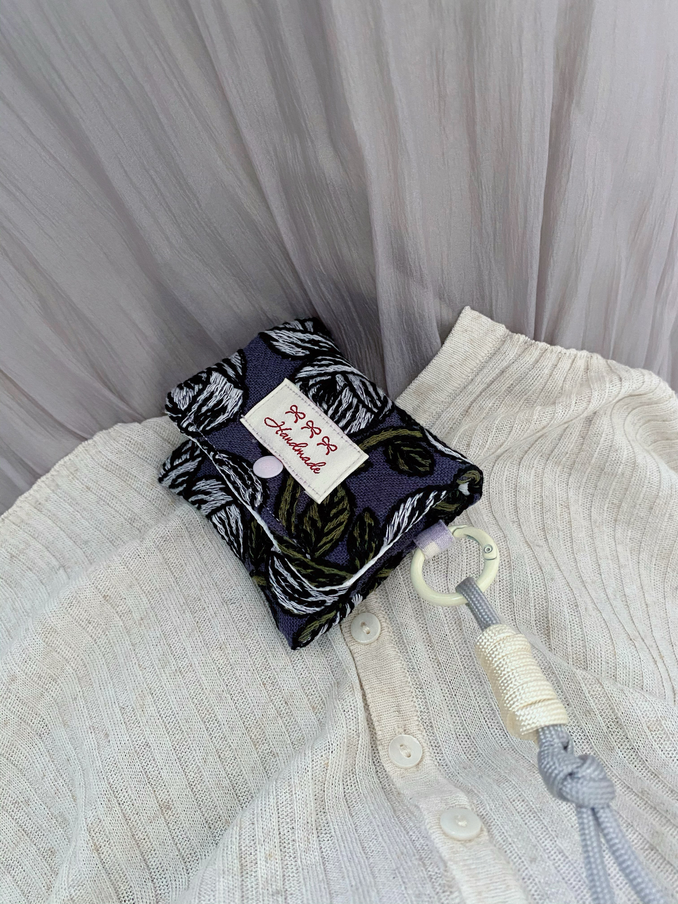 小物件doll刺绣玫瑰耳机包韩风ins耳机保护套便携翻盖耳机壳苹果