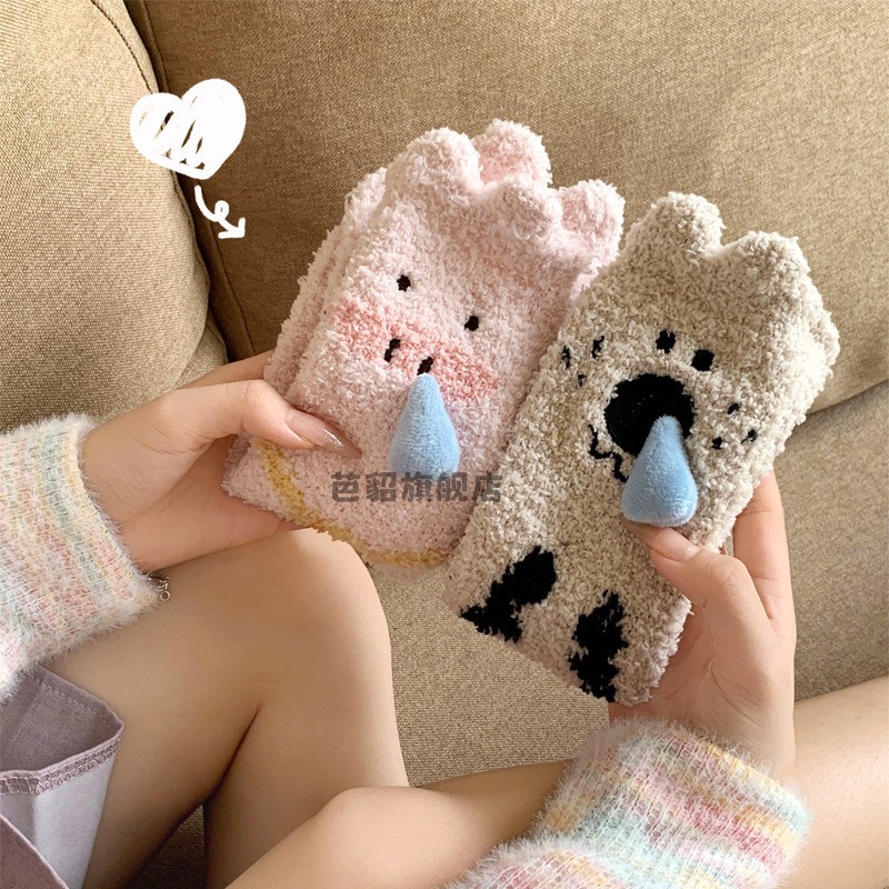 可爱蠢萌小猪鼻涕珊瑚绒中筒袜子女秋冬毛绒加厚居家保暖睡觉长袜