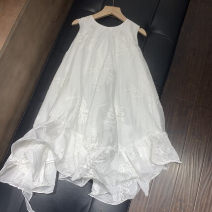 女童白色刺绣无袖夏款透气高定超仙儿公主裙珠片点缀洋气百搭纯棉